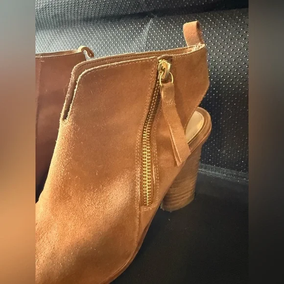 Gianni Bini Tylar Shoes, Women’s size 8 Tan Suede Booties, Side Zip, Block Heel - Picture 4 of 11